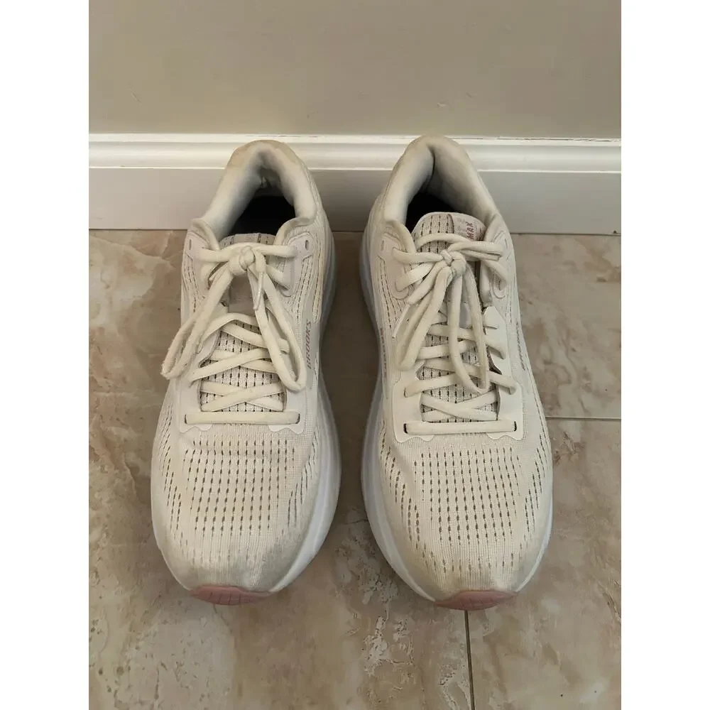 Brooks Ghost Max 2 Coconut Milk Cream Sneaker W10 Athleisure Comfort Workout